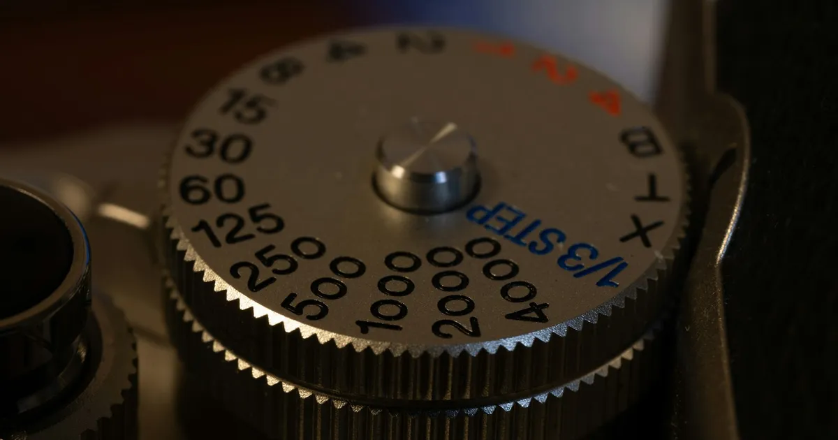 The shutter speed dial of a vintage camera in close-up